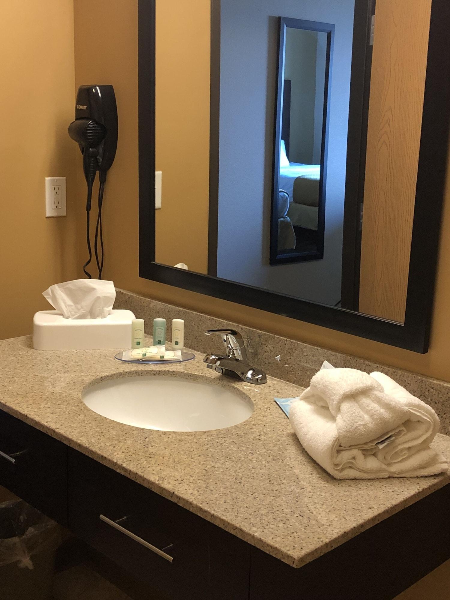 Quality Inn & Suites Minot Zewnętrze zdjęcie