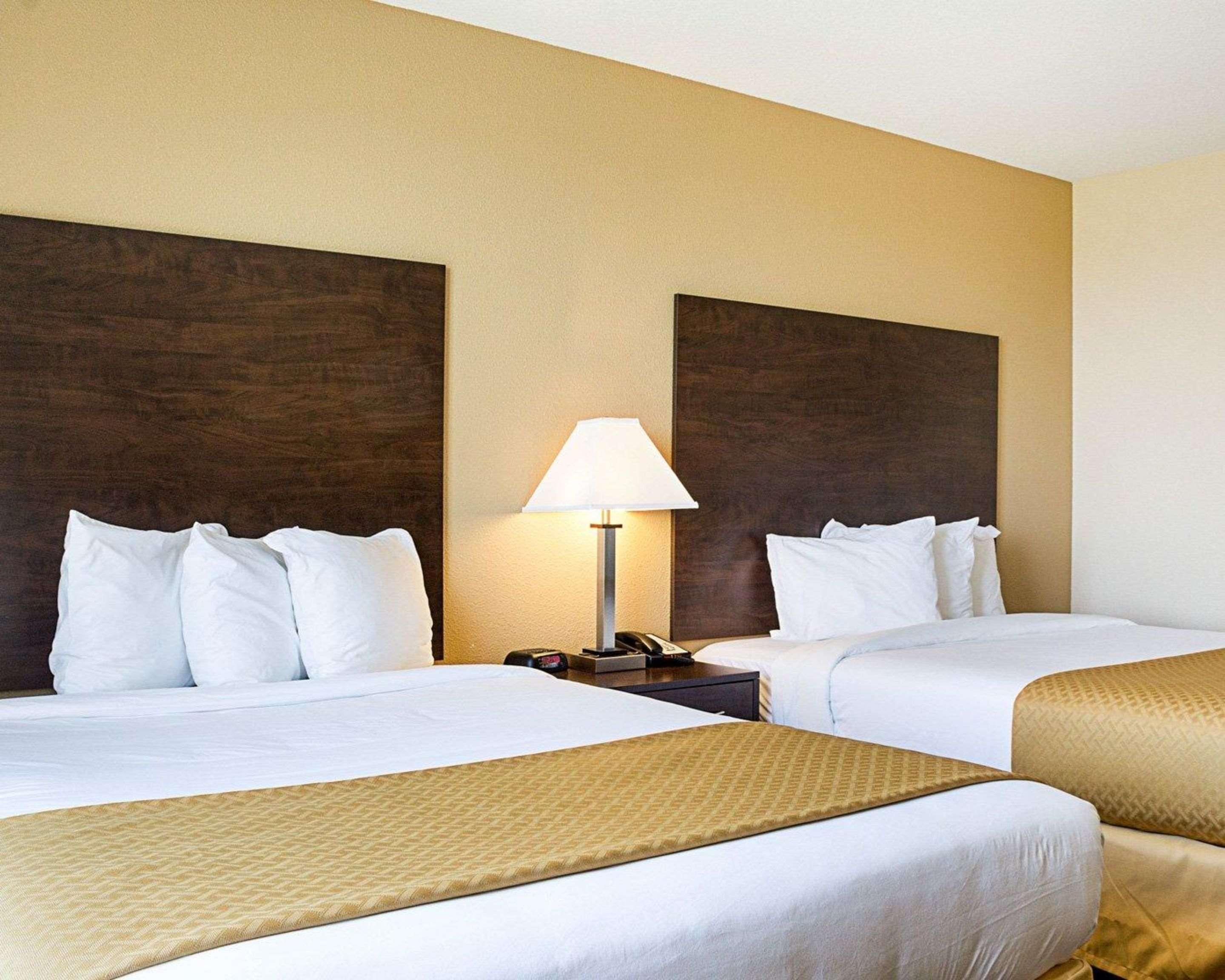 Quality Inn & Suites Minot Zewnętrze zdjęcie