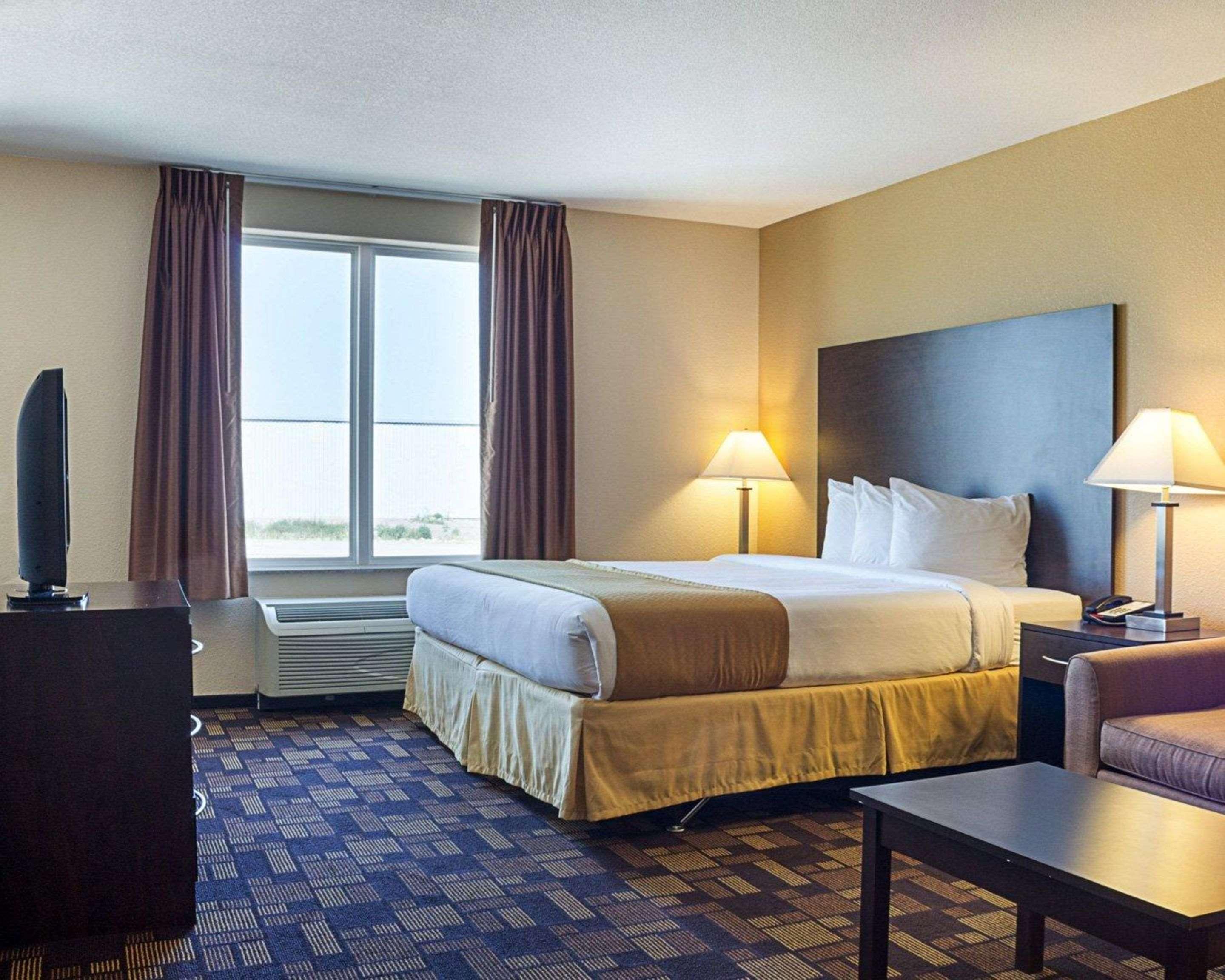Quality Inn & Suites Minot Zewnętrze zdjęcie