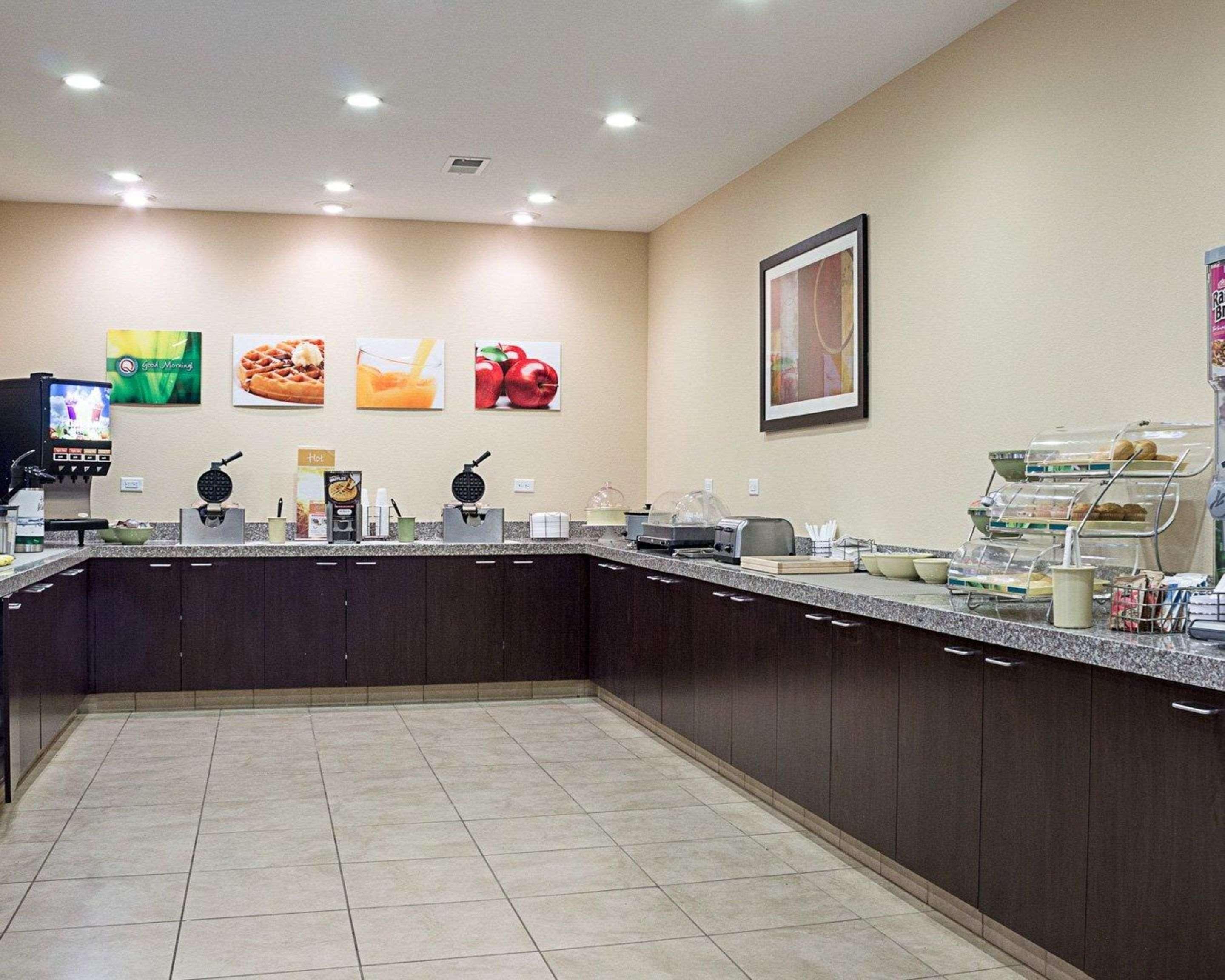 Quality Inn & Suites Minot Zewnętrze zdjęcie