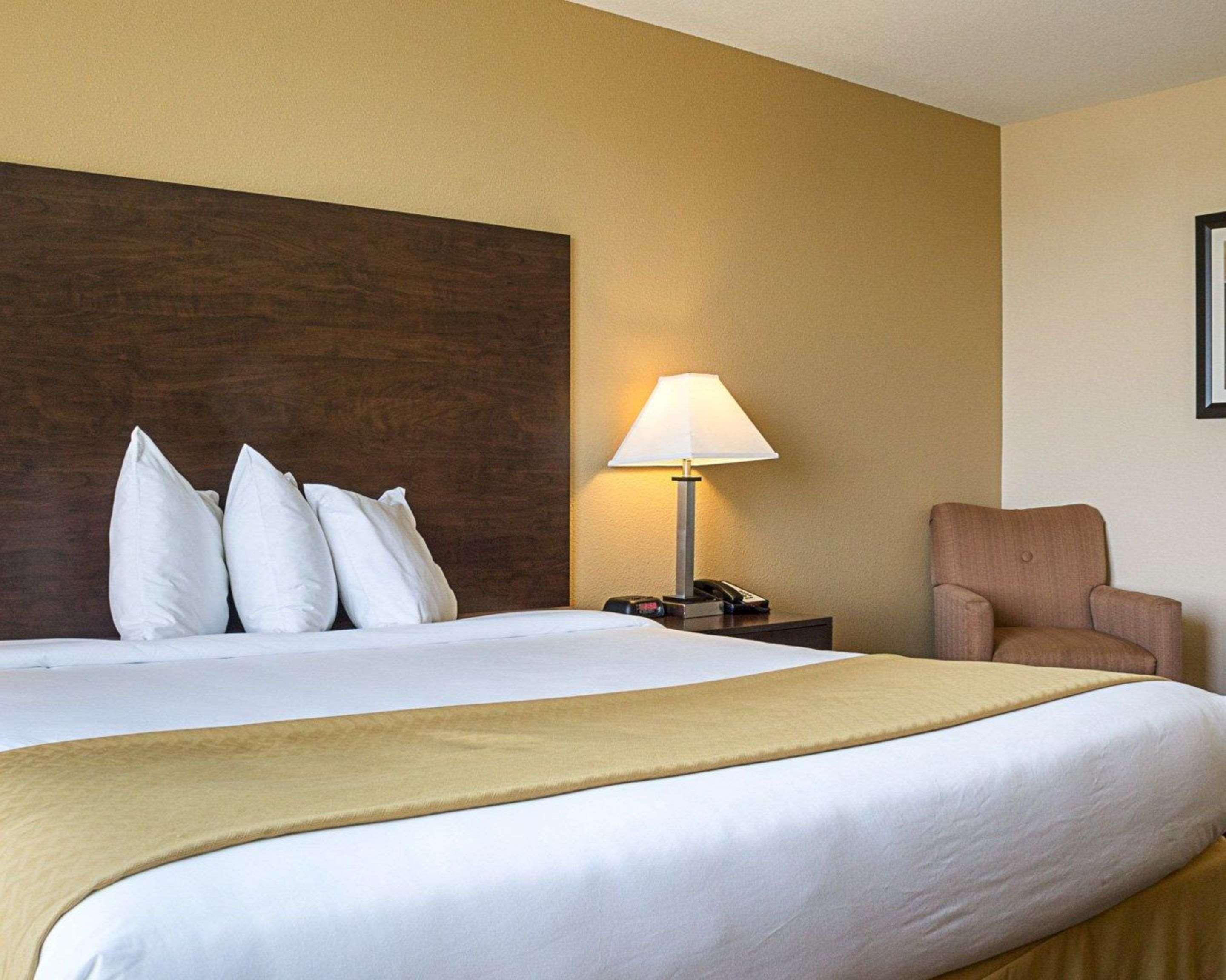 Quality Inn & Suites Minot Zewnętrze zdjęcie