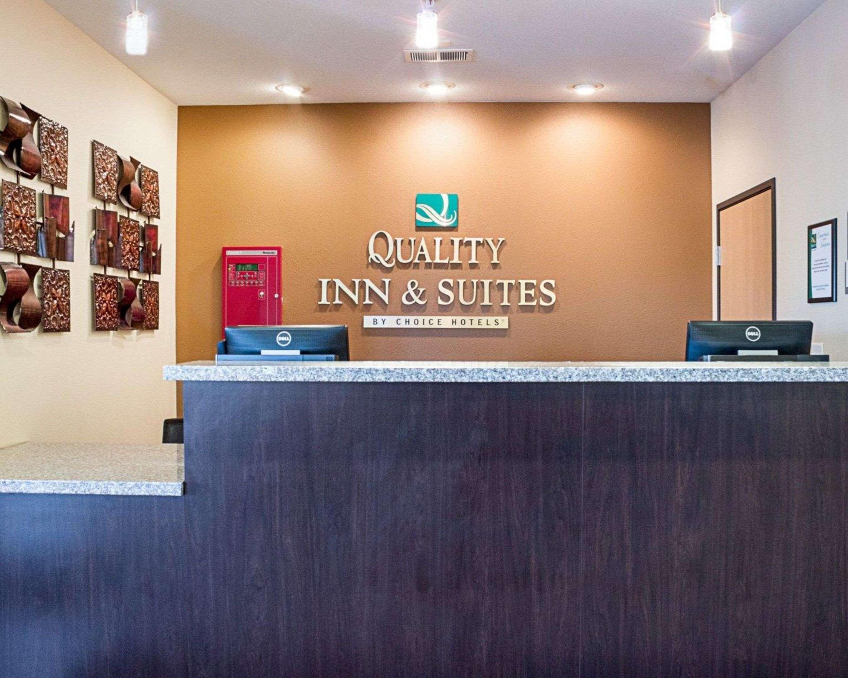 Quality Inn & Suites Minot Zewnętrze zdjęcie