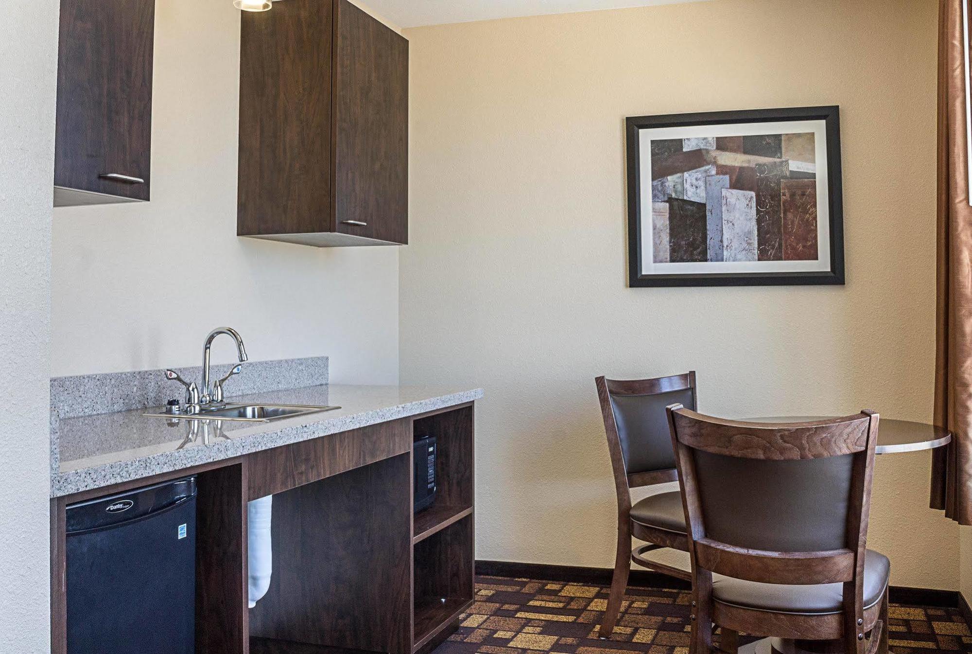 Quality Inn & Suites Minot Zewnętrze zdjęcie