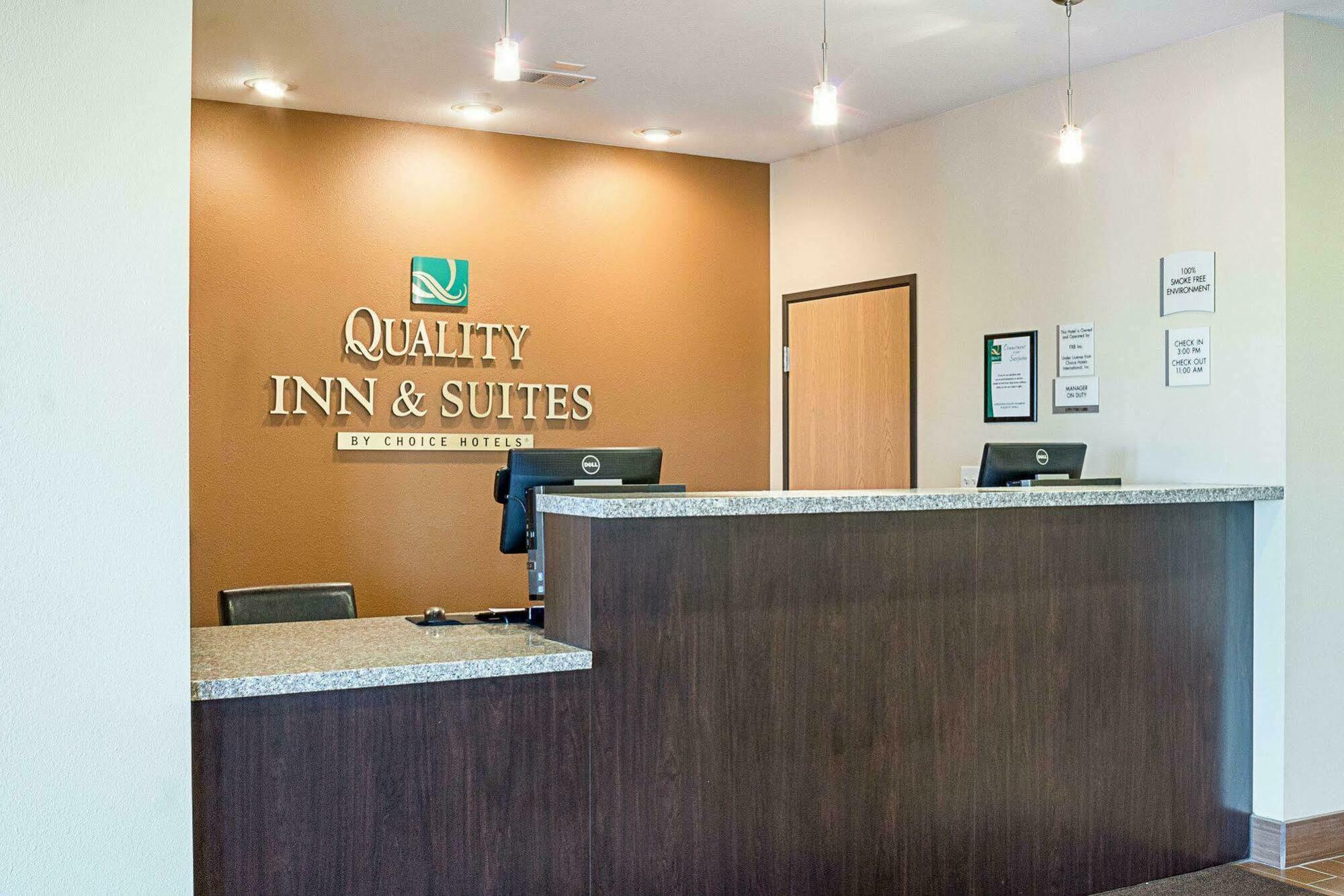 Quality Inn & Suites Minot Zewnętrze zdjęcie