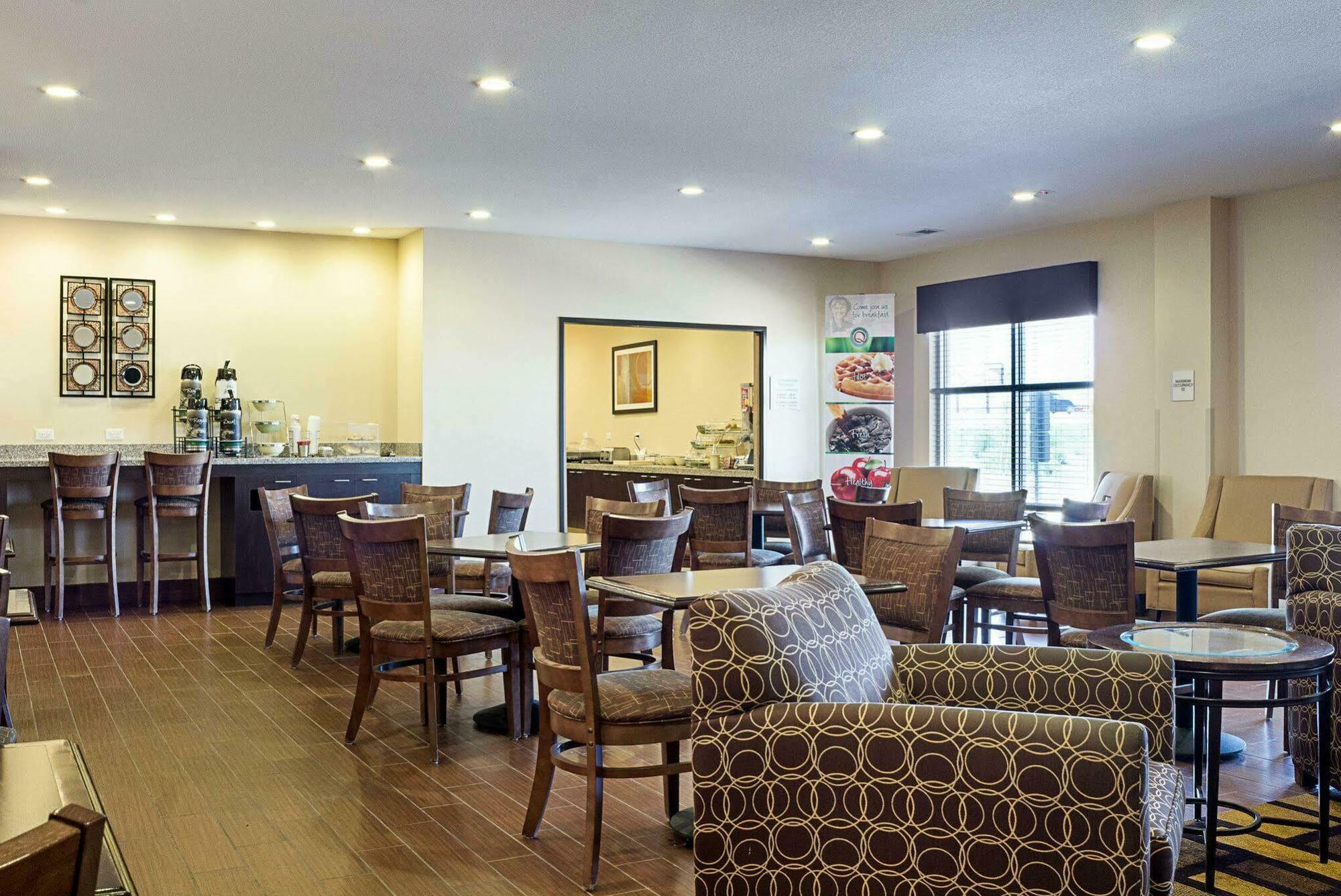 Quality Inn & Suites Minot Zewnętrze zdjęcie